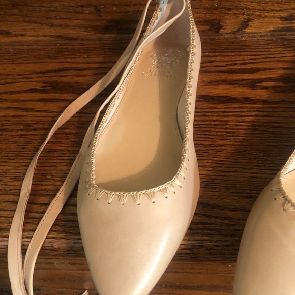 Cream colored Vince Camuto leather flats with ankle ties 8M - Picture 3 of 6